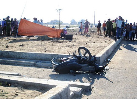 Một cô gái chết bất thường trên đường - 1 Hiện trường vụ tai nạn