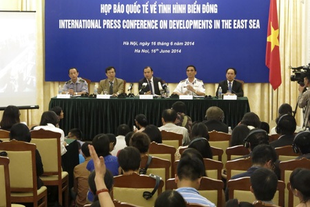 Quang cảnh buổi họp ɢáo quốc tế chiều 16/6 (Ảnh: Hữu Nghị)