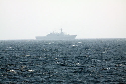 Tàu hộ vệ tên lửa của Trung Quốc xâm phạm vùng biển của Việt Nam.