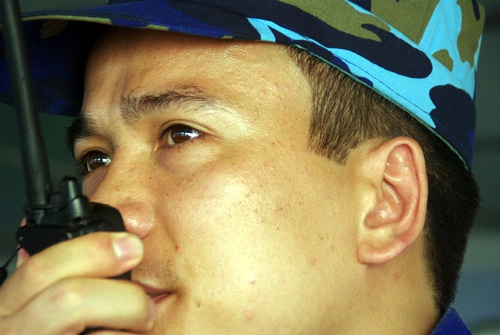 Thuyền trưởng Nguyễn Văn Hưng, tàu CSB 8003, phát lệnh xuất phát tiếp cận mục Ŵiêu.