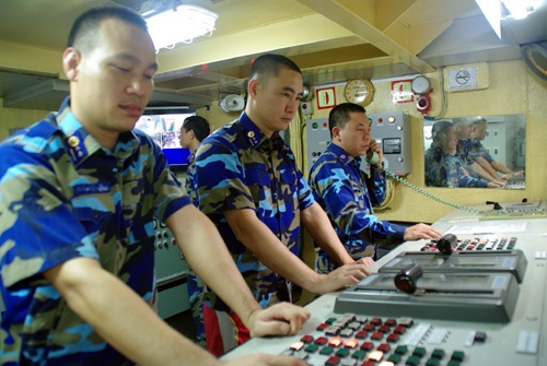 Tổ máy nhận lệnh, khởi động máy chính, chuyển tín hiệu điều khiển lên đài chỉ huy.Ģ>&nbsp;</SPAN></o:p></P>
<P style=