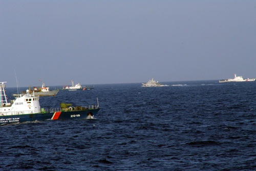 Đưa tàu vào vị trí biên đội.