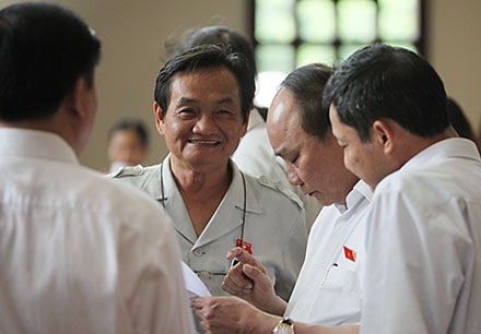 Thoát bóng người láng giềng xấu bụng bằng cách nào?