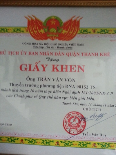 Chuyện người chủ con tàu bị Trung Quốc đâm chìm - 4 Giấy khen 10 năm bám biển của ông Vốn