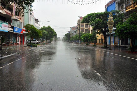 Quảng Ninh đang có mưa to, gió giật mạnh