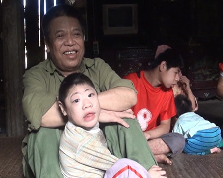 Những nỗi đau từ hôn nhân cận huyết - 1 Ngăn chặn hôn nhân cận huyết cần sự thông hiểu của mỗi người và cả xã hội.