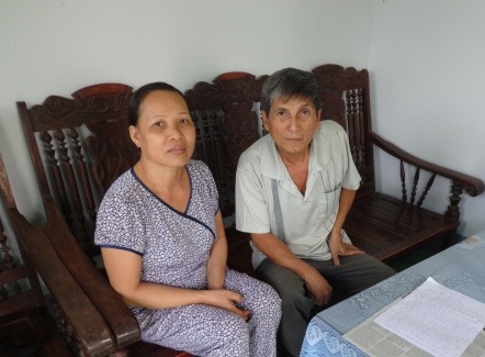 “Đứt ruột” trả cháu bé bị vứt bỏ ở bụi tre cho cha mẹ đẻ - 1 “Đứt ruột” trả cháu bé bị vứt bỏ ở bụi tre cho cha mẹ đẻ