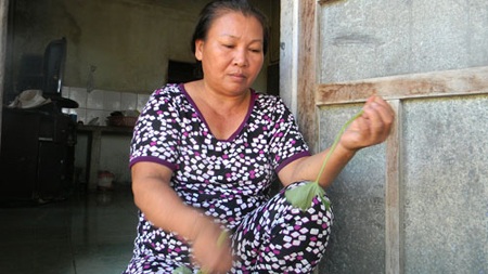 Chuyện người phụ nữ chôn nhầm chồng trong bão Chanchu - 1 Chị Nguyễn Thị Hoa sống một mình khi ba đứa con gái đã cưới
chồng.