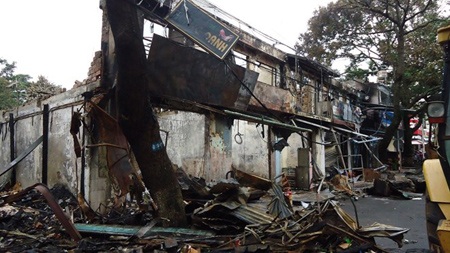 Cận cảnh hoang tàn sau vụ cháy khu phố thương mại lớn nhất Đắc Lắc - 8 Theo