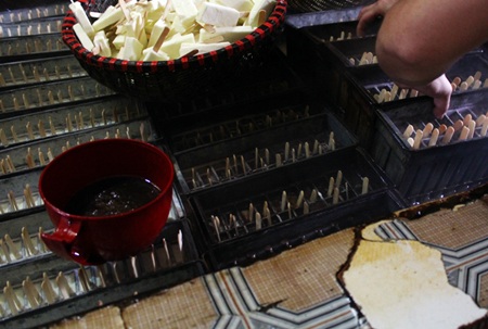 Khay đựng kem gỉ sét nhưng vẫn được dùng làm kem