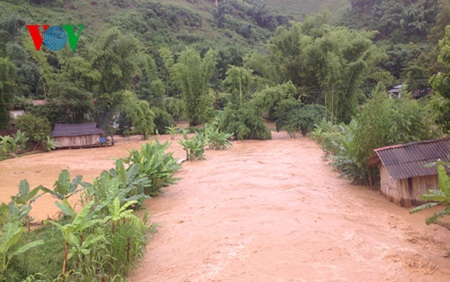 Mưa lũ gây ngập úng nhiều ngôi nhà tại xã Tông Lệnh, huyện
Thuận Châu, tỉnh Sơn La