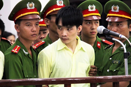 Trộm vào nhà, quan chức lộ ra vàng khối, tiền tỷ - 5 Gương mặt lì lợm của
siêu trộn Đặng Ngọc Tân tại tòa.