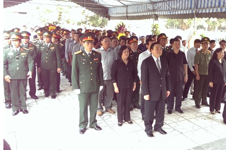 Lễ viếng, truy điệu 18 chiến sĩ hi sinh trong vụ máy bay rơi - 3 Đoàn viếng của Phó Thủ tướng Hoàng Trung Hải