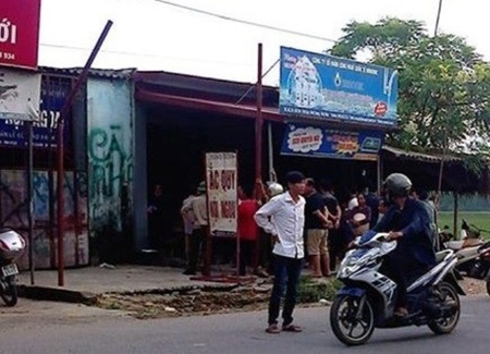 Hai người chết bất thường trong cửa hàng bán ắc quy - 1 Hiện trường xảy ra vụ việc.