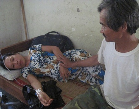 Đu dây vượt sông, một phụ nữ ngã từ độ cao 10m - 1 Bà Thọ chưa hết bàng hoàng sau tai nạn