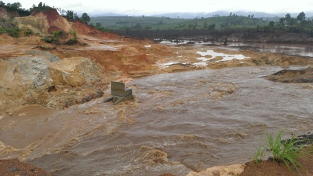 “Thủy điện chưa dùng đã vỡ” lại vỡ tiếp lần 2 - 2 (Ảnh: Dương Thành Đạt)