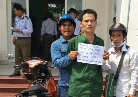 “Hiệp sĩ” Bình Dương lại phá án... - 1 Đối tượng Nguyễn Hữu Dũng và tang vật.