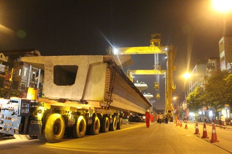 Sau gần 1 giờ, đoàn xe đã về đến khu vực lắp ráp.