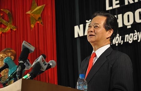 Muốn giữ nước thì phải có thực lực mạnh và hiểu biết - 1 Thủ tướng Nguyễn Tấn Dũng phát biểu tại lễ khai giảng. Ảnh: VT