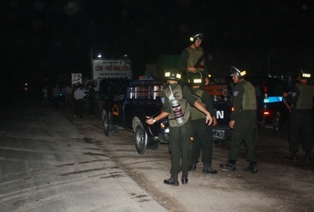 Dù đã huy động nhiều lực lượng, trong đó có cả CSCĐ nhưng rất ít xe chấp hành đưa xe vào cân