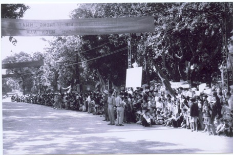 "Tôi sở hữu 72 khoảnh khắc quý giá ngày 10/10/1954 tại Hà Nội" - 4 Tôi sở hữu 72 khoảnh khắc quý giá ngày 10/10/1954 tại Hà Nội