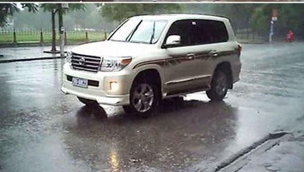 Xe cán bộ gắn biển số giả: Những lý giải “không đụng hàng”