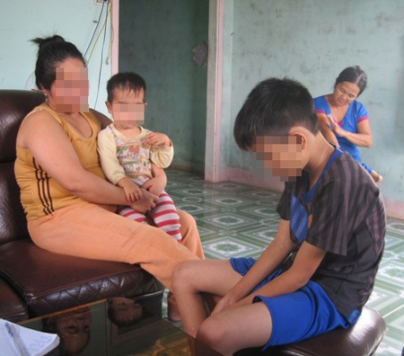 Mẹ nhốt con vào chuồng chó để… cai nghiện game - 2 Cháu H. tỏ ra hối lỗi sau khi được mẹ thả ra