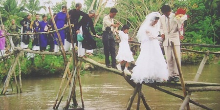 Chết cười với những cuộc hôn nhân chỉ có ở miền Tây - 1 Đám rước dâu miền sông nước. Ảnh minh họa