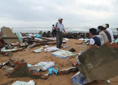 Ngôi nhà cấp 4 bị triều cường phá nát hoàn toàn