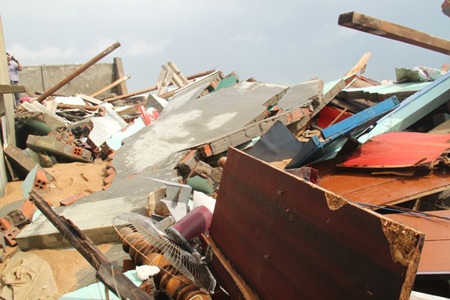 Ngôi nhà cấp 4 bị triều cường phá nát hoàn toàn