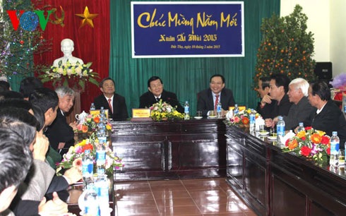 Chủ tịch nước Trương Tấn Sang thăm, chúc Tết tại Hà Tĩnh - 1 Chủ tịch nước Trương Tấn
Sang thăm và chúc Tết chính quyền và nhân dân huyện Đức Thọ