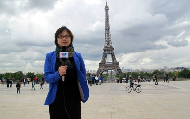 Chùm ảnh: Muôn kiểu tác nghiệp của các nhà báo - 9 Phóng viên VOV tác
nghiệp tại nước ngoài (Ảnh: FB Nguyen Thuy Van)