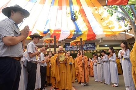Nghi thức rước chính thức được cử hành, bắt đầu Đại lễ cầu siêu