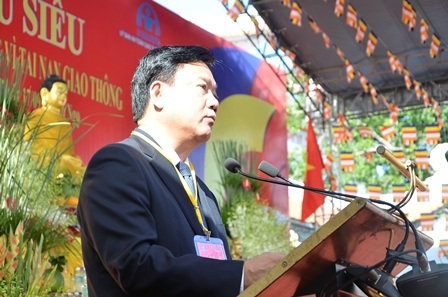 Bộ trường Đinh La Thăng, đại diện Uỷ Ban ATGT Quốc gia phát biểu tại buổi lễ