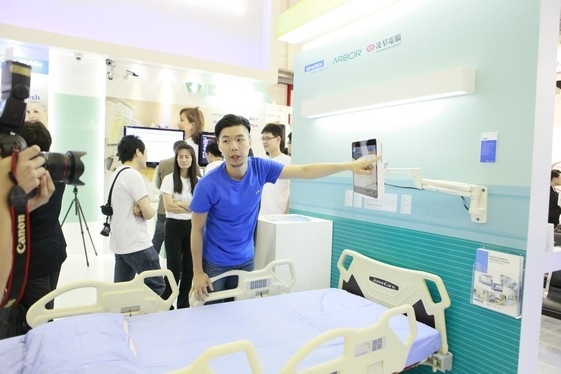 Một chiếc giường y tế thông minh ứng dụng công nghệ của Microsoft.