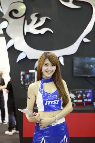 Những bóng hồng đốt nóng Coputex 2013