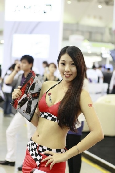 Những bóng hồng đốt nóng Coputex 2013