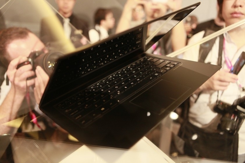 Tổng thể, chiếc máy có thiết kết rất đẹp mắt.