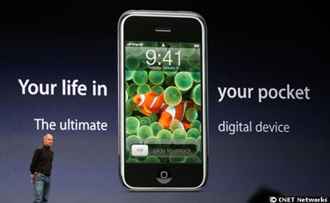 Nokia: Ngôi vương một thời chỉ còn vang bóng - 4 iPhone của Apple trở thành sát thủ với điện thoại của Nokia.