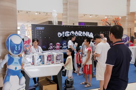 Disco Robo xuất hiện tại The Garden