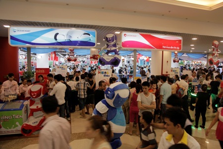 Gian hàng Diso Robo đông kín khách