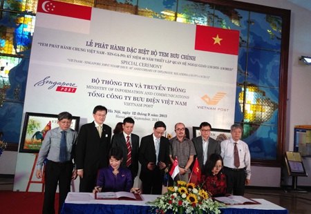 Phát hành bộ tem đặc biệt kỷ niệm 40 năm quan hệ ngoại giao Việt Nam - Singapore - 1 Phát hành bộ tem đặc biệt kỷ niệm 40 năm quan hệ ngoại giao Việt Nam - Singapore