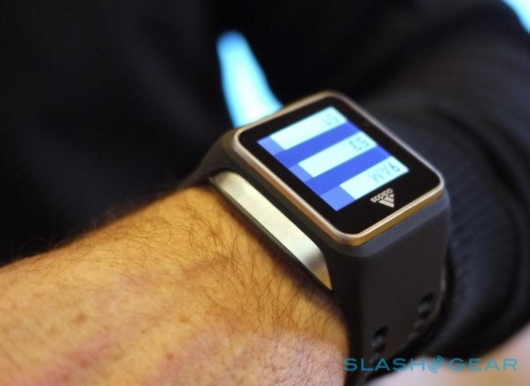 Adidas giới thiệu đồng hồ thông minh “miCoach Smart run” chạy trên nền Android