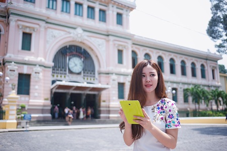 Sắc màu công nghệ cho phái đẹp - 7 Xem hình, đọc báo online rõ nét dù ở ngoài trời