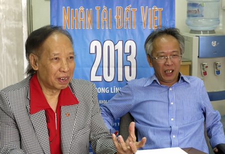 Bắt đầu chấm sơ khảo sản phẩm dự thi NTĐV 2013 trong lĩnh vực CNTT - 2 Bảo Trung- Hữu Nghị