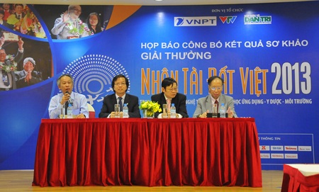 Danh sách 18 sản phẩm CNTT được chọn vào Chung khảo NTĐV 2013 - 1 Buổi họp báo công bố sản phẩm CNTT lọt chung khảo NTĐV 2013.