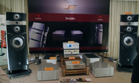  Focal Stella Utopia EM và bộ khuếch đại/nguồn âm Boulder 2000 Series.