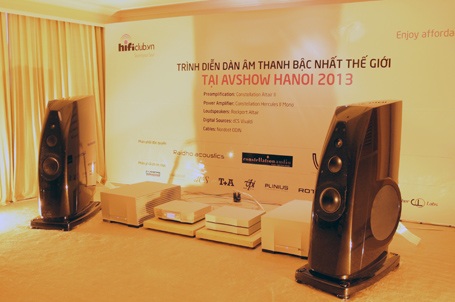  Focal Stella Utopia EM và bộ khuếch đại/nguồn âm Boulder 2000 Series.