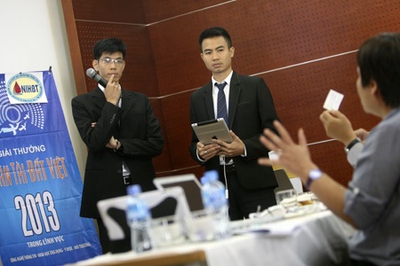 Khoảnh khắc khó khăn của những người “cầm cân nảy mực” (đang sửa)