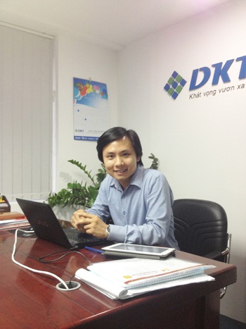 Thương mại điện tử Việt Nam mới chỉ bắt đầu leo dốc - 1 Ông Trần Trọng Tuyến, GĐ công ty DKT